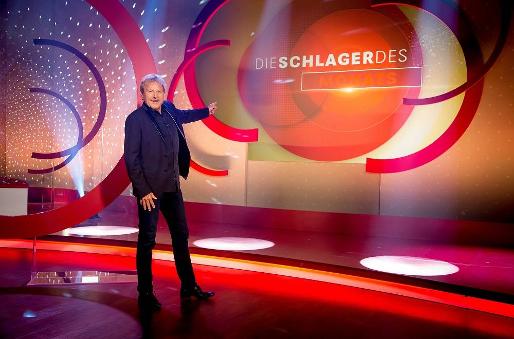 Bernhard Brink präsentiert “Die Schlager des Monats”.