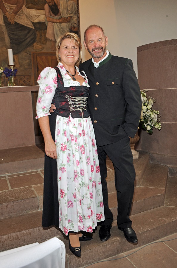 Angela Wiedl und Uwe Erhardt in der Kirche, in der Ralph Siegel heiratete.
