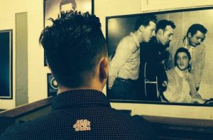 Andreas Gabalier vor dem Bild des ┬½Million Dollar Quartet┬╗ im Aufnahmeraum der Sun Studios. 1956 nahmen hier (v.l.n.r.) Jerry