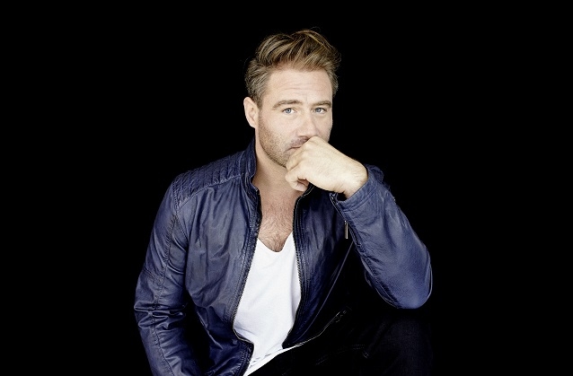 Sasha präsentiert mit “Du fängst mich ein”  seinen ersten Song auf Deutsch.