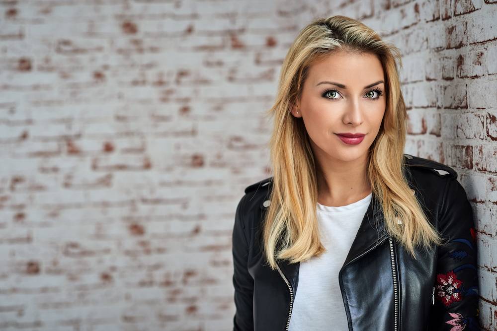 Anna-Carina Woitschack veröffentlicht mit "Liebe passiert" ihr sechstes Album.