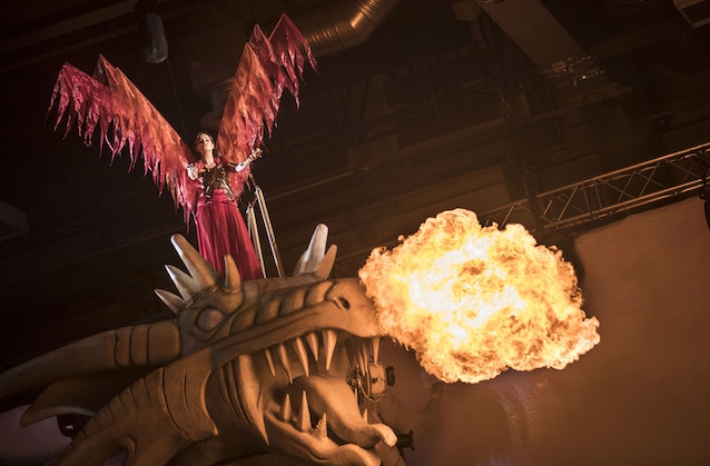 Andrea Berg auf ihrem Drachen “Spinnst du”.