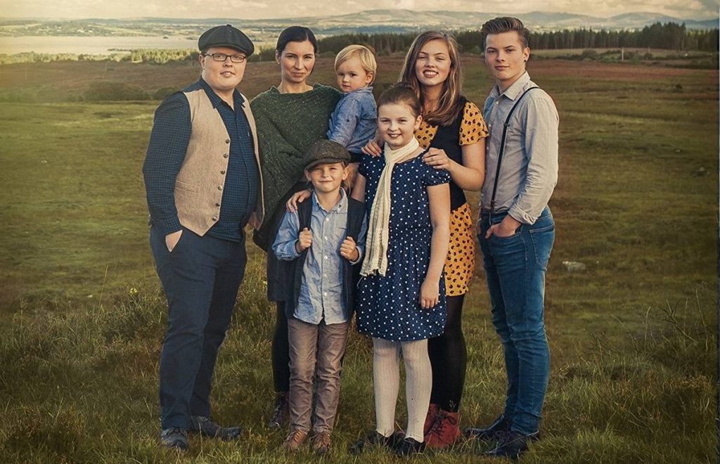 Angelo Kelly stellt seine Familie musikalisch vor.