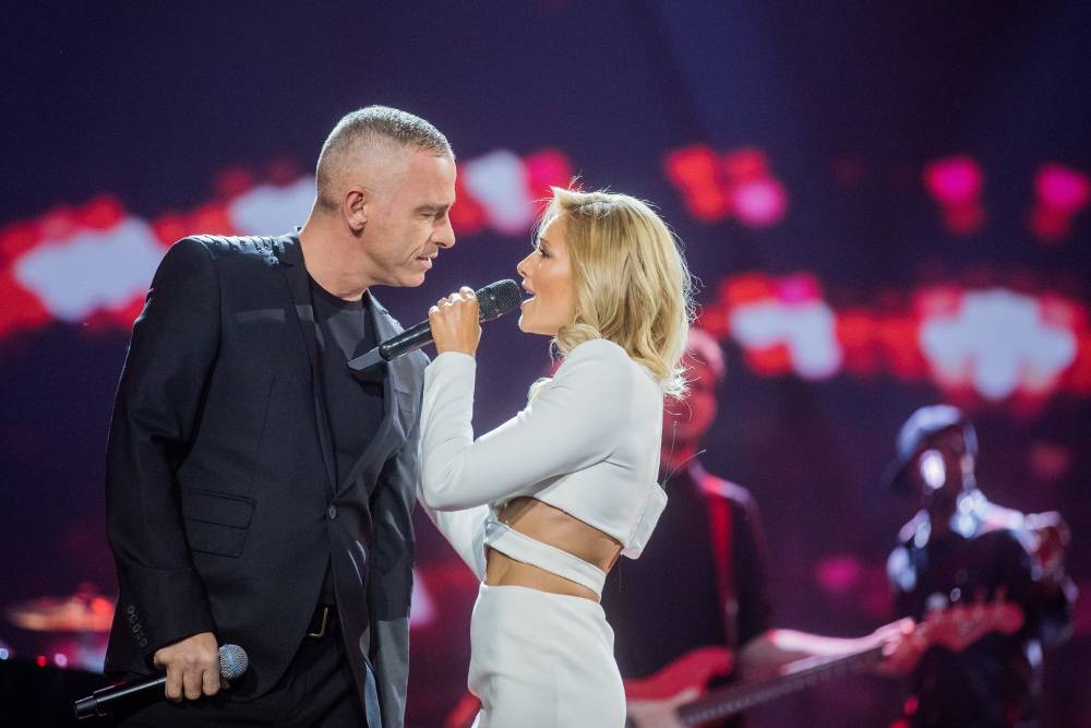 Schmachtende Blicke: Eros Ramazzotti im Duett mit Helene Fischer.