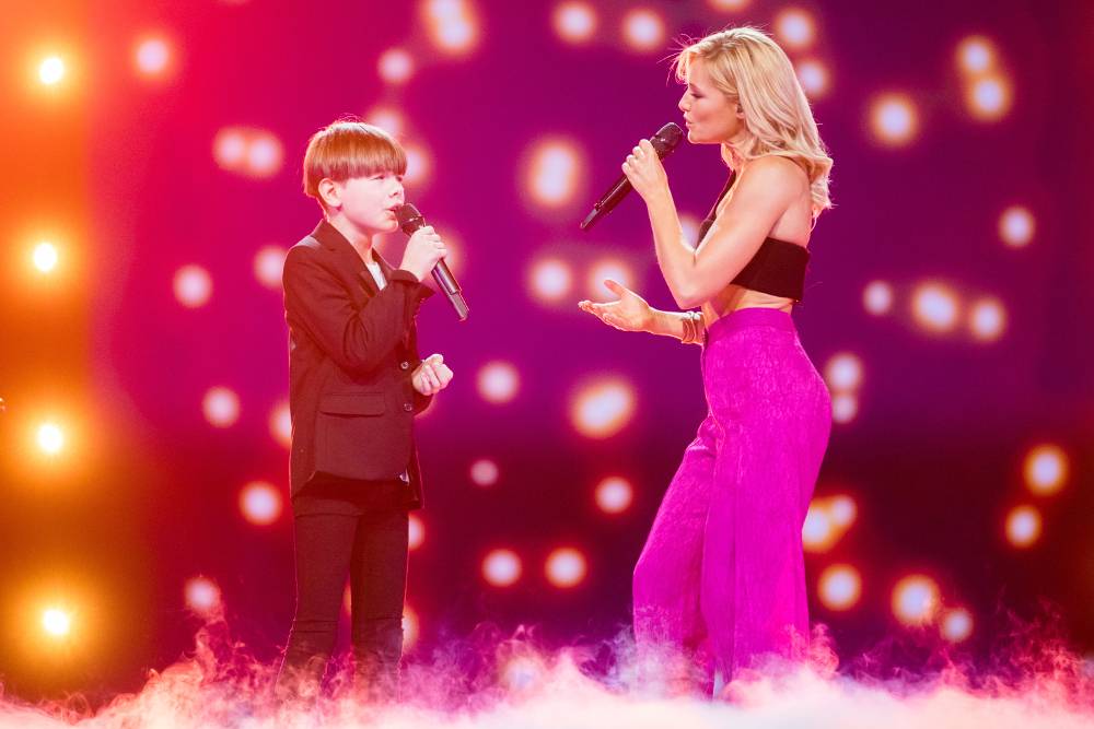 Ein Herz für den Nachwuchs: Helene Fischer und der 13-jährige Philias Martinek aus “The Voice of Germany”.