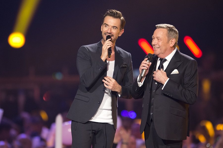Florian Silbereisen rollt Roland Kaiser in der ARD-TV-Show “Alle singen Kaiser” den roten Teppich aus.