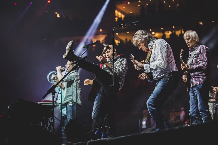 Bläck-Föös-Gitarrist “Bömmel” (2. von rechts) brach auf der Bühne zusammen.