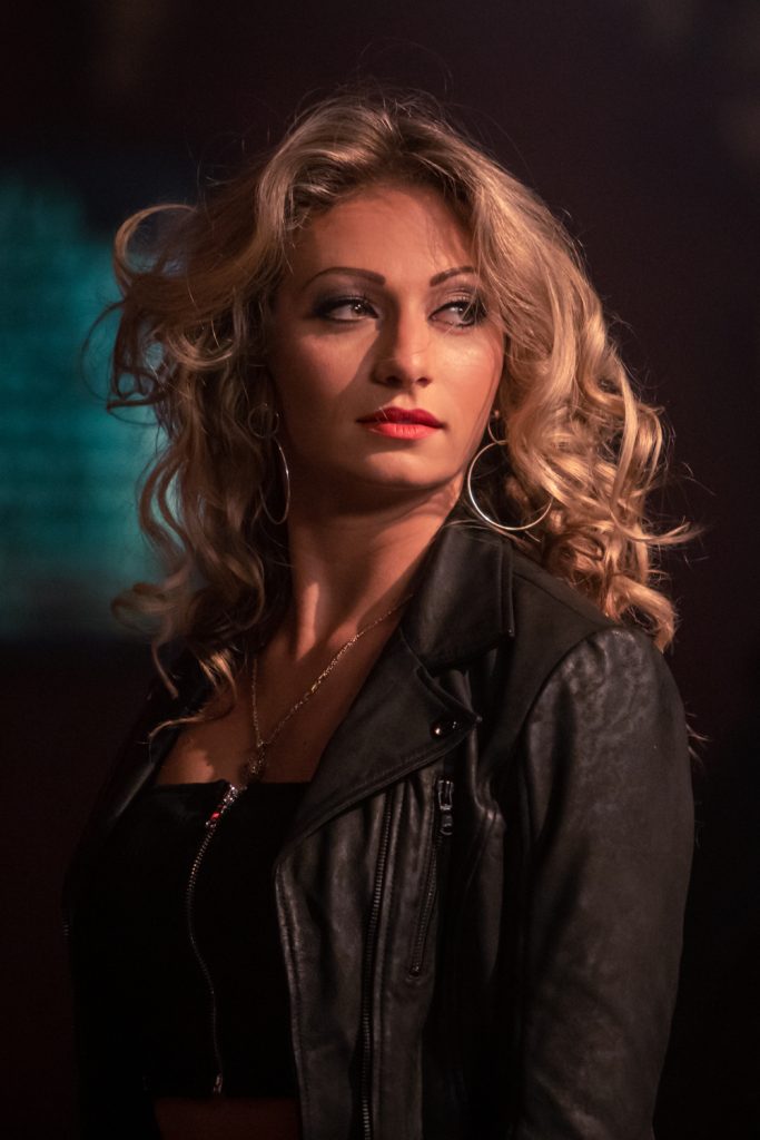 Im Video spielt Kerstins “Let's Dance”-Tanzpartnerin Regina Luca die Frau, auf die alle Augen gerichtet sind.