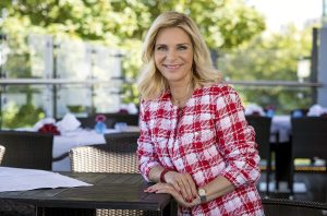 Uta Bresan präsentiert eine weitere Folge von “Musik für Sie”.