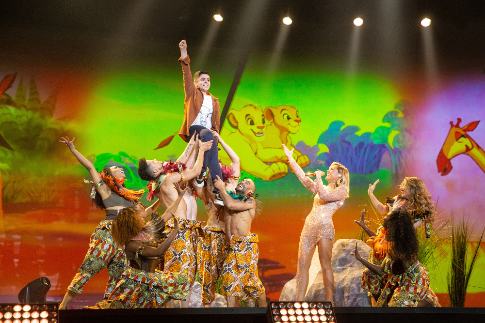 Davit singt ein Lied aus "Der König der Löwen".