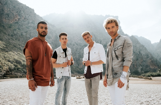 Karsten Walter bei Feuerherz (zweiter von rechts, mit weißer Jacke).