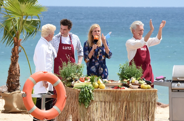 Andrea Kiewel mit ihren “drei Herren vom Grill”: TV-Koch Armin Roßmeier, Lutz van der Horst und Max Moor.