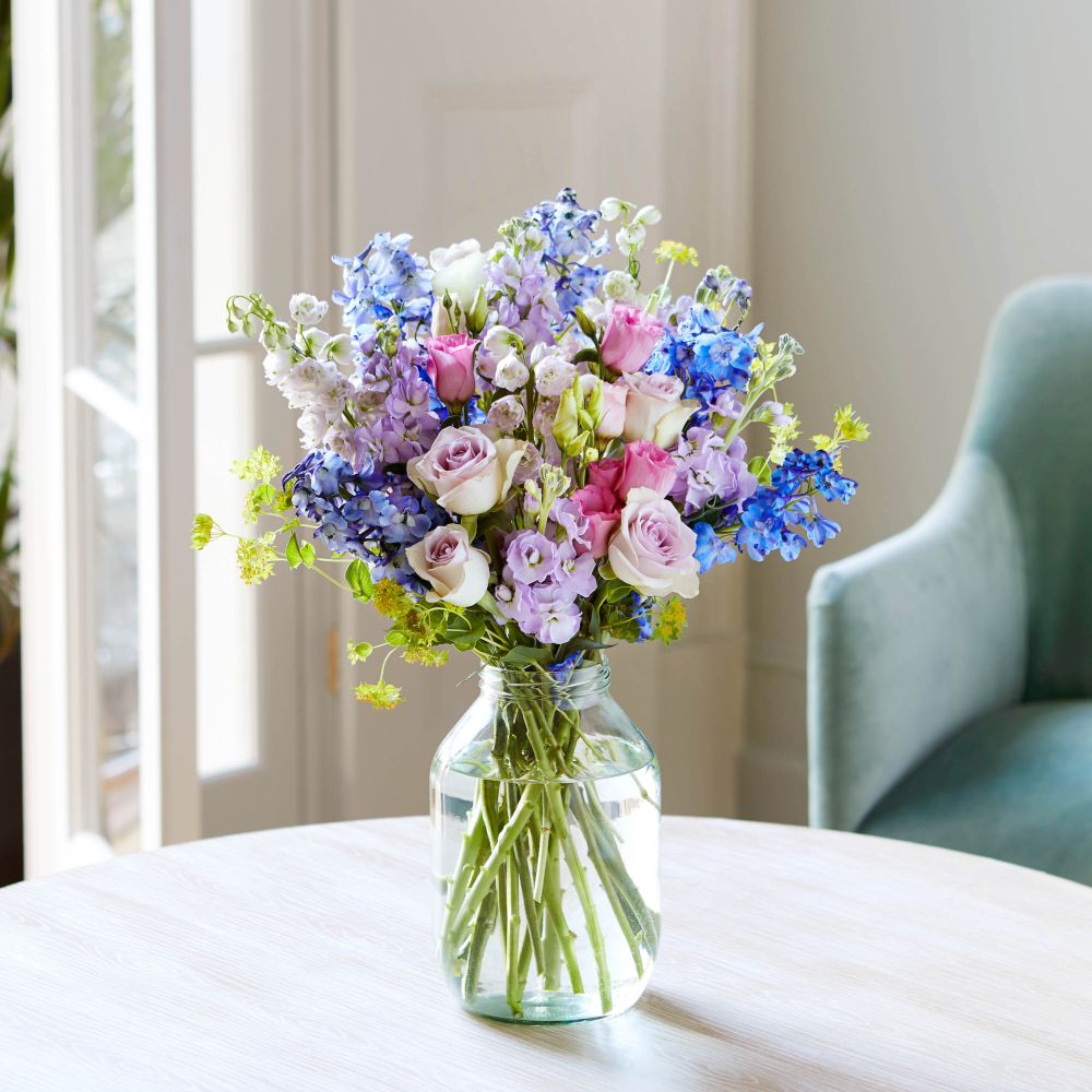 Maite Kellys Blumenstrauß gibt es für 55 Ôé¼ bei Bloom & Wild zu bestellen.