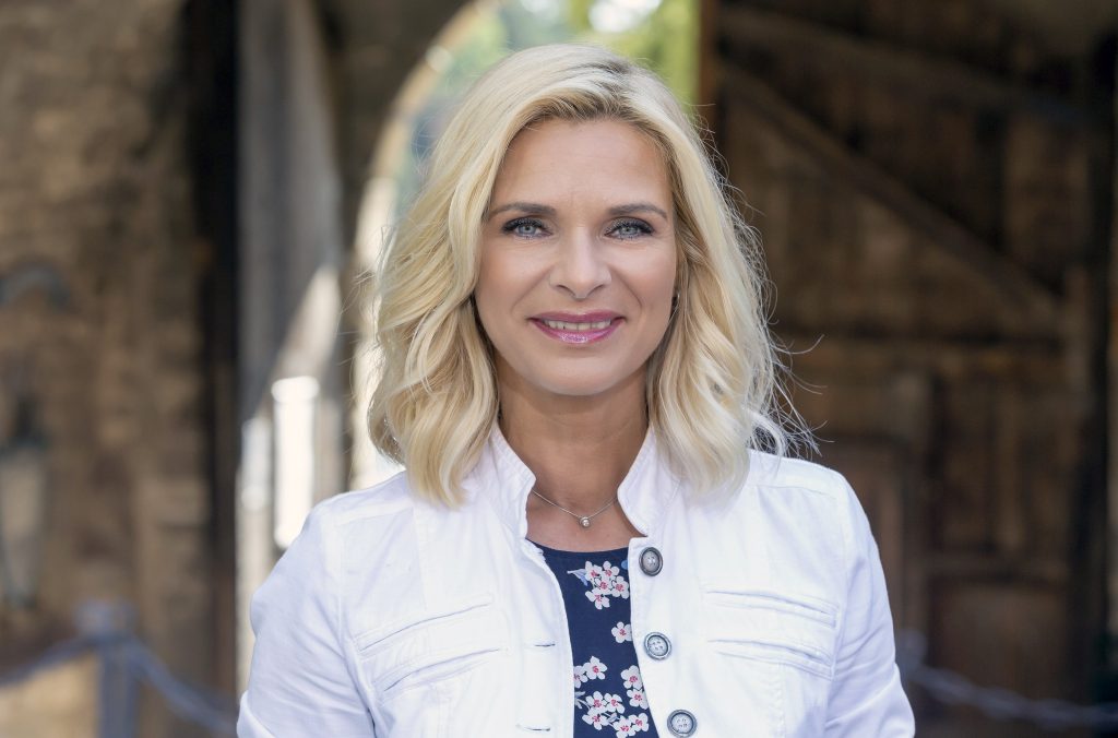 Uta Bresan präsentiert “Wunderbares Schlagerland”  im MDR.