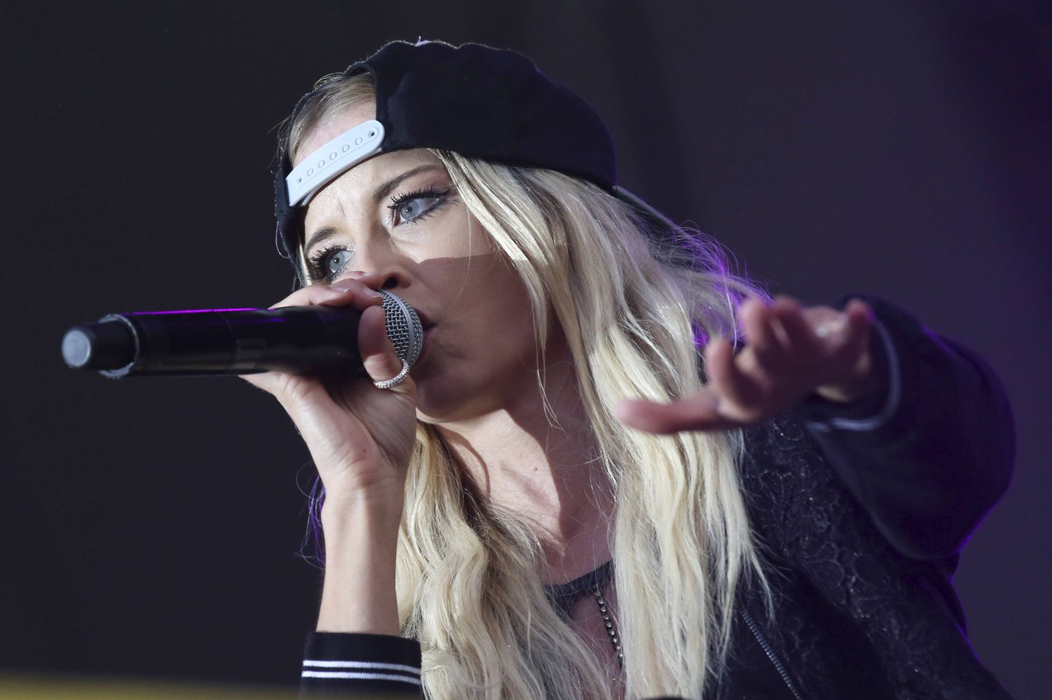 Mia Julia: Ballermann-Sängerin bricht Konzert ab – Nach nur einem Song