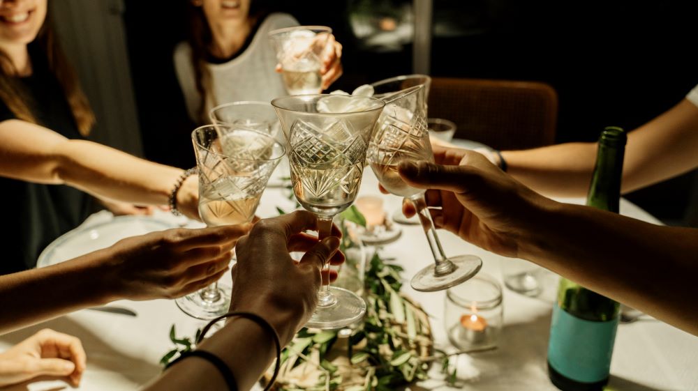 So verhältst du dich betrunken – laut deinem Sternzeichen!