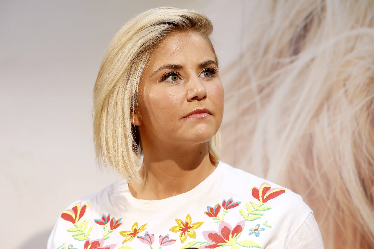 Beatrice Egli: “Zu pummelig” – Kollege beleidigt die Schlagersängerin und ihre Mutter!