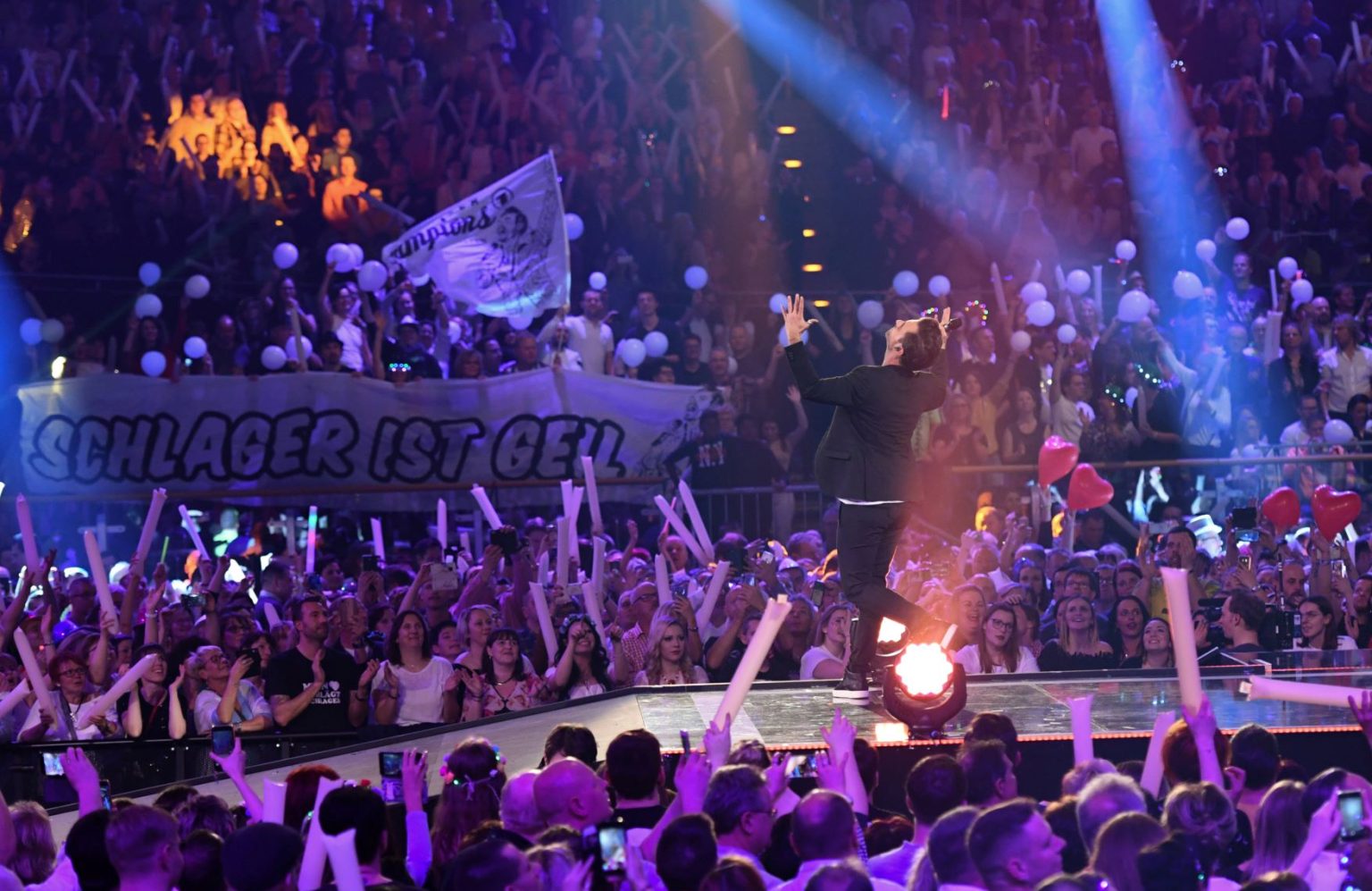 Schlagersängerin gesteht: Sie ist mit Fans ins Bett gegangen