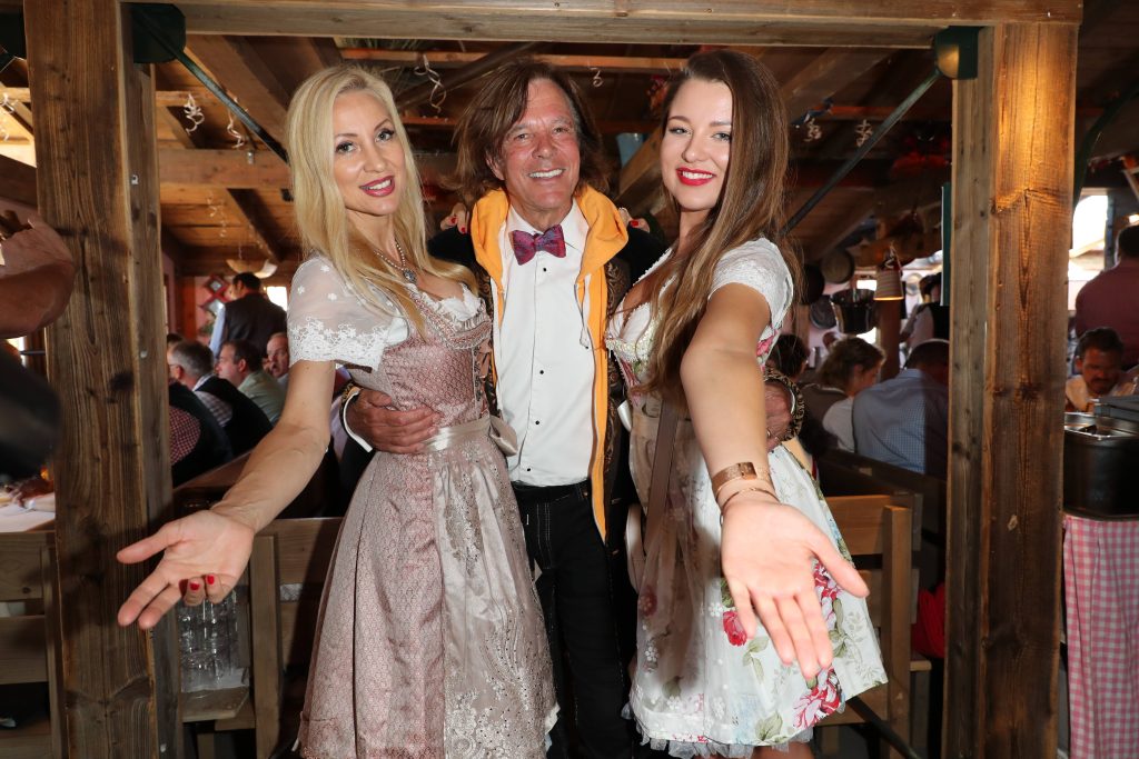 Jürgen Drews mit Frau Ramona und Tochter Joelina 2018 auf dem Oktoberfest.