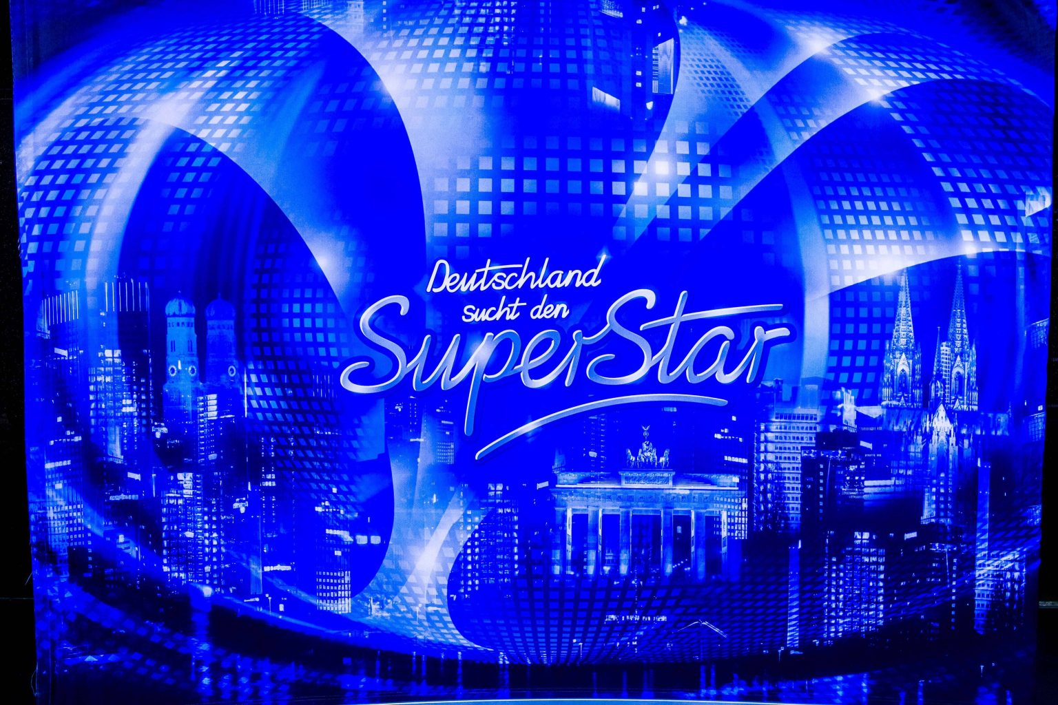 DSDS-Star  feiert Coming-out und  zeigt ihre Freundin