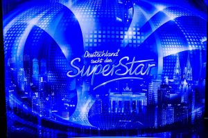 DSDS-Star  feiert Coming-out und  zeigt ihre Freundin