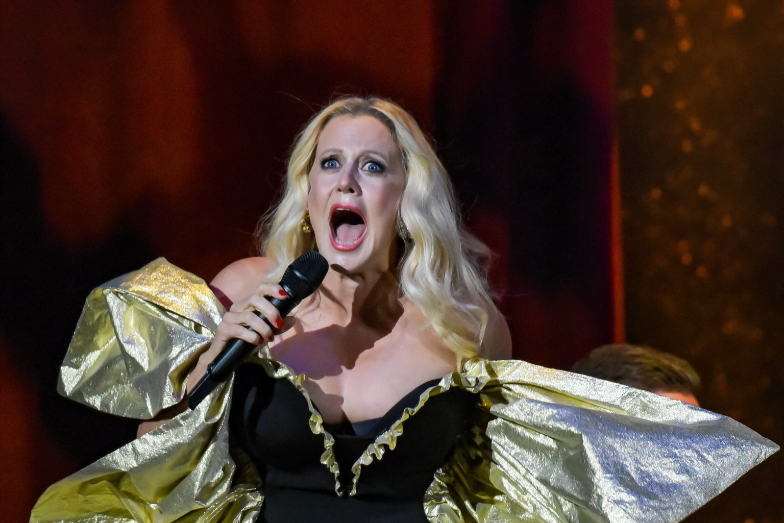 Barbara Schöneberger: Das „Blonde Gift“ ist heute 48 Jahre alt! – Steckbrief & Wissenswertes!