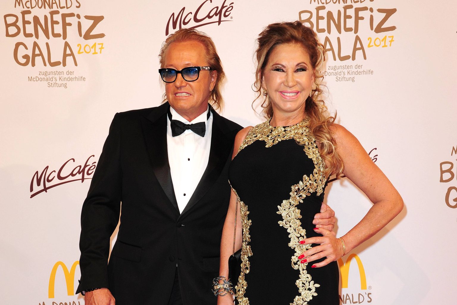 Die Geissens: Carmen Geiss heizt ihre Fans ordentlich im sexy Tanga ein!