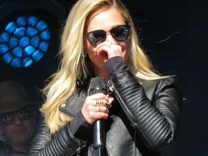 Video – Helene Fischer: Witziger Text-Hänger beim großen Comeback-Konzert!