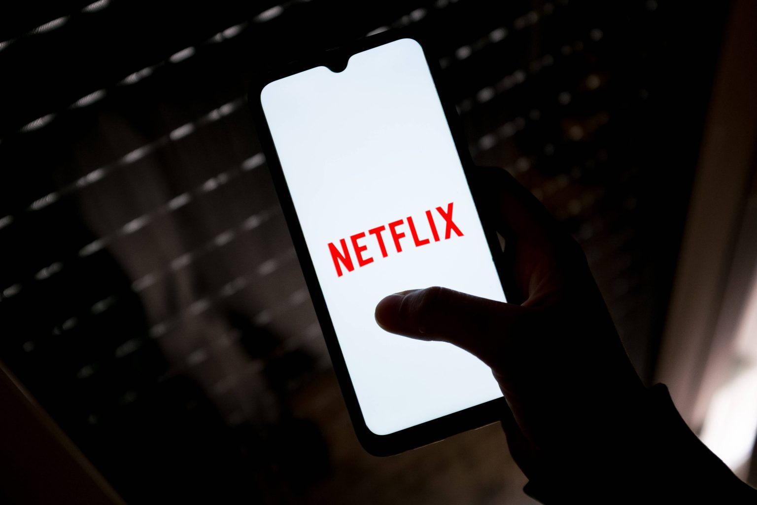 Netflix: „Knallhartes Urteil! – Beliebter Serien-Star wandert in den Knast!