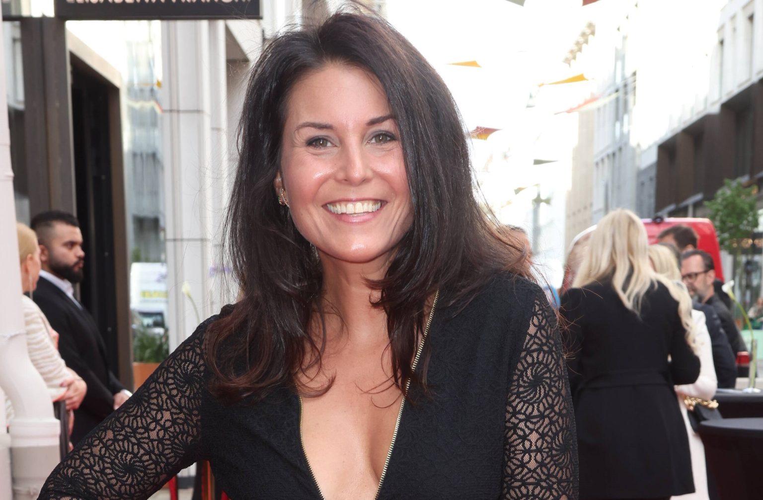 Sexy Sommer-Revival: Vanessa Blumhagen heizt Fans im Bikini ein