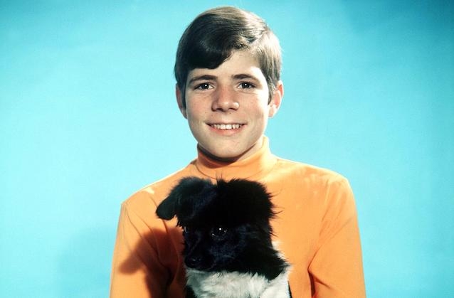 Heintje trifft in “Mein bester Freund” bei der Suche nach seinem Vater auf den Hund Micky.