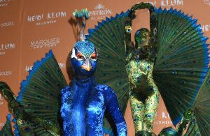 „Queen of Halloween“: Heidi Klum verwandelt sich in fulminanten Pfau