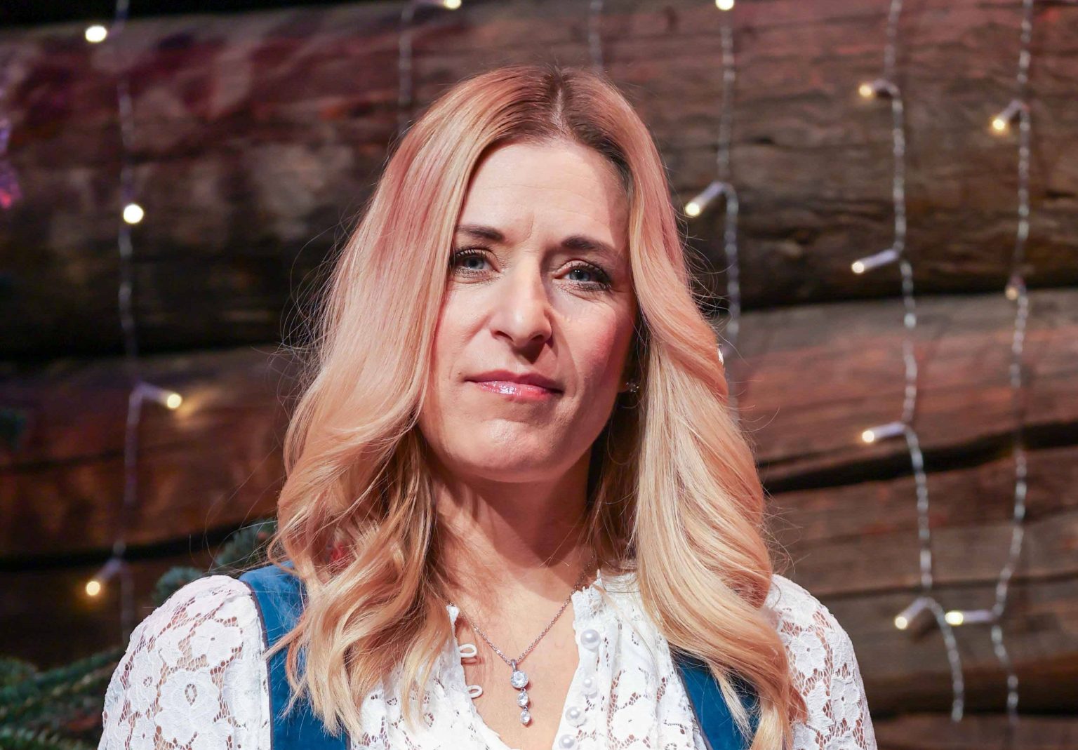 Unfall kurz vor TV-Show: Stefanie Hertel moderiert mit Verletzung