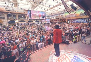 Schlager-Legende überrascht: Sechsjährige fragen nach Selfies und Autogrammen