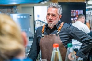 „First Dates“: Schlagersängerin macht Gastgeber Trettl sprachlos