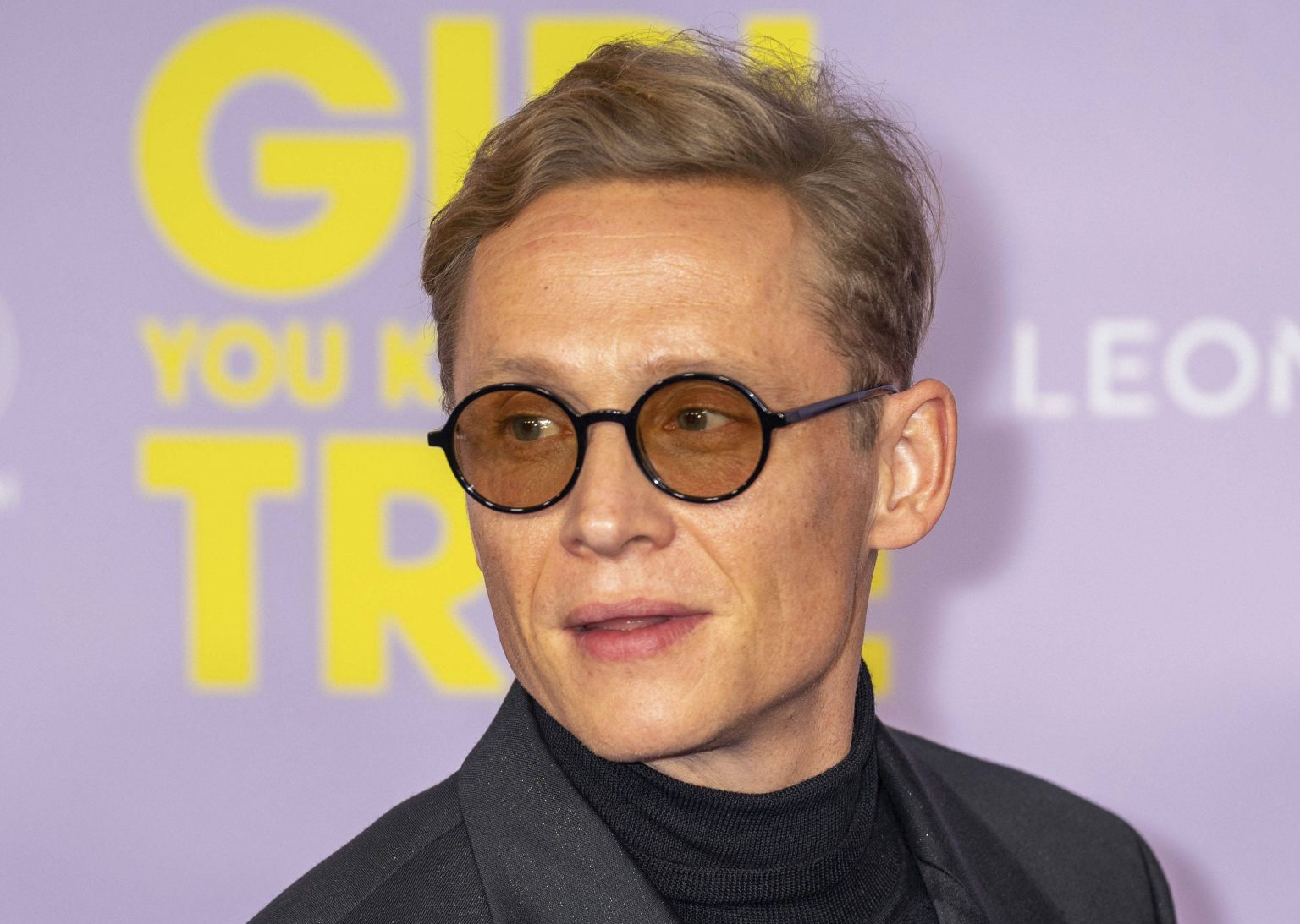 Matthias Schweighöfer: Lackierte Fingernägel sorgen für hitzige Diskussion