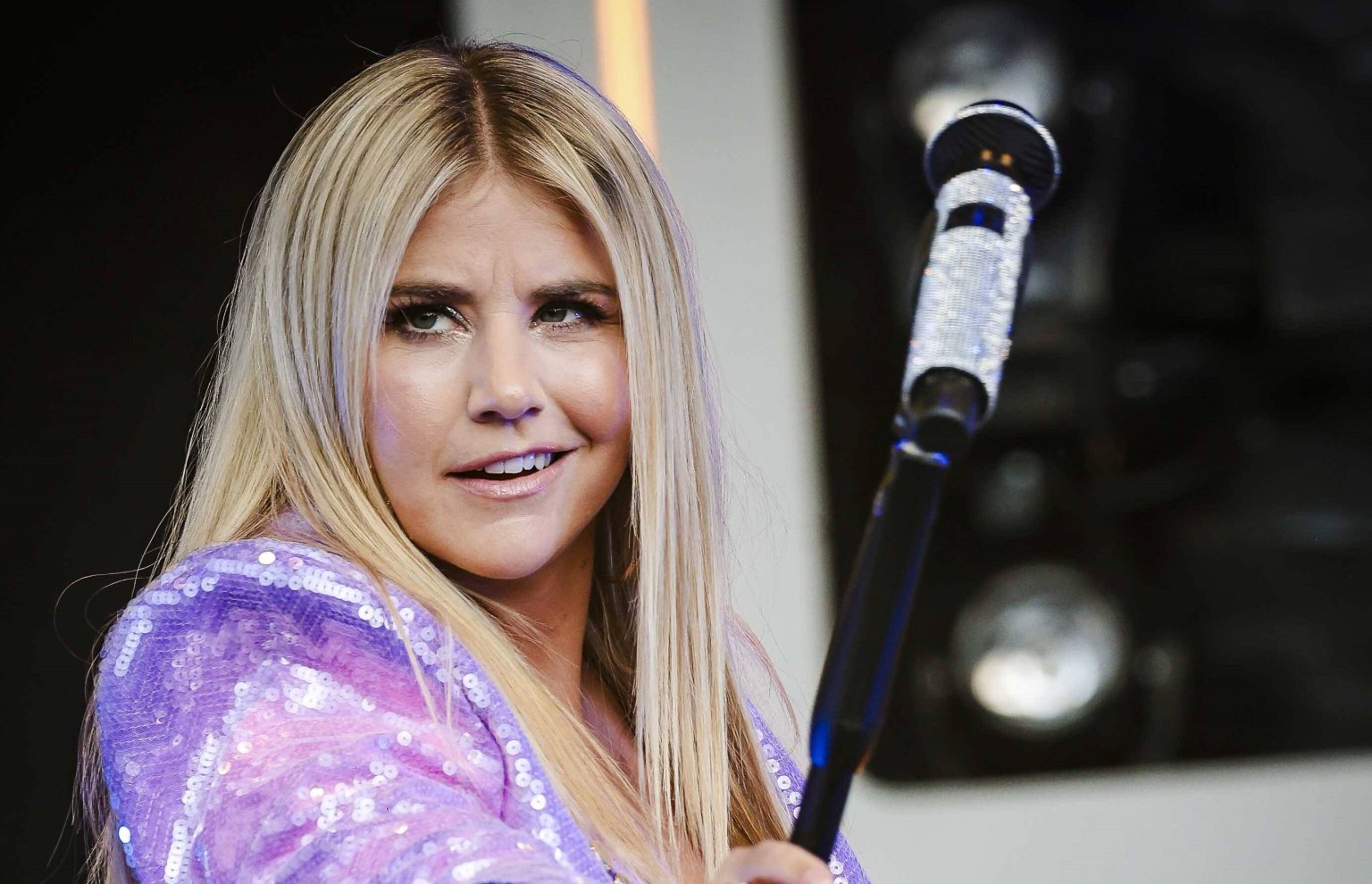 Beatrice Egli zeigt sich ungewohnt freizügig – und erntet dafür hefige Kritik