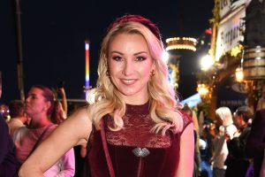 Anna-Carina Woitschack & Co. im Dirndl: So zeigen sich Schlagerstars auf den Wiesn