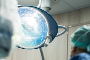 Schock auf der Tour: Not-OP! Sängerin bricht Konzerte ab