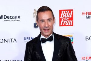 „Klein gegen Groß“ Comedians Scherz geht schief – Kai Pflaume rettet enttäuschten Jungen