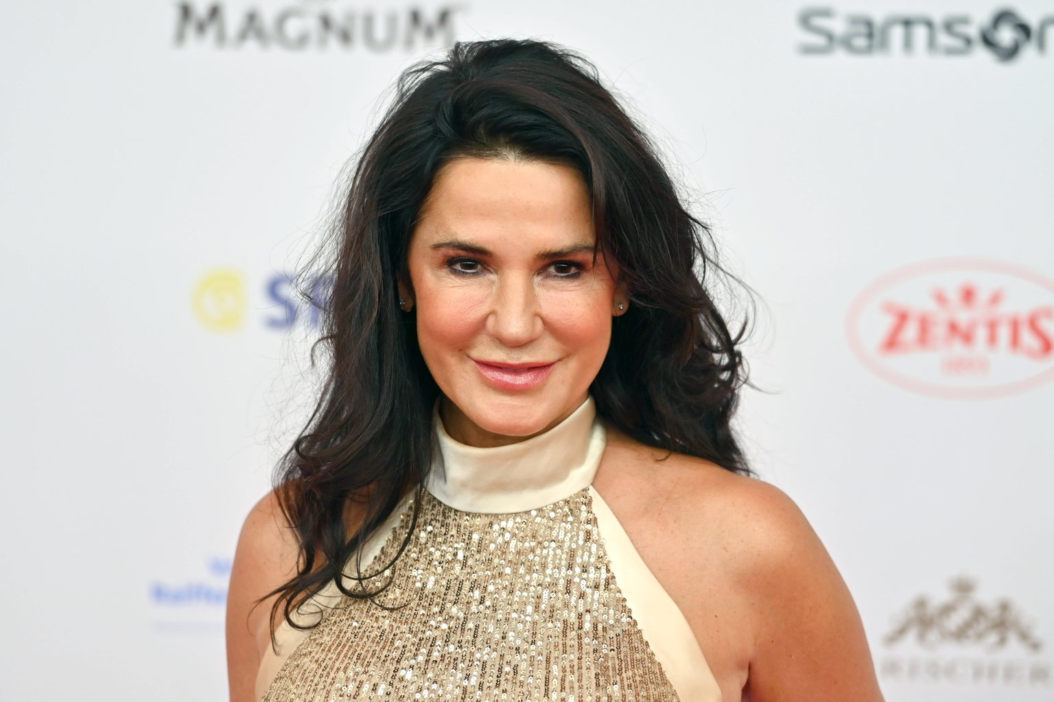 Mariella Ahrens zieht sich mit 55 erneut für den “Playboy” aus