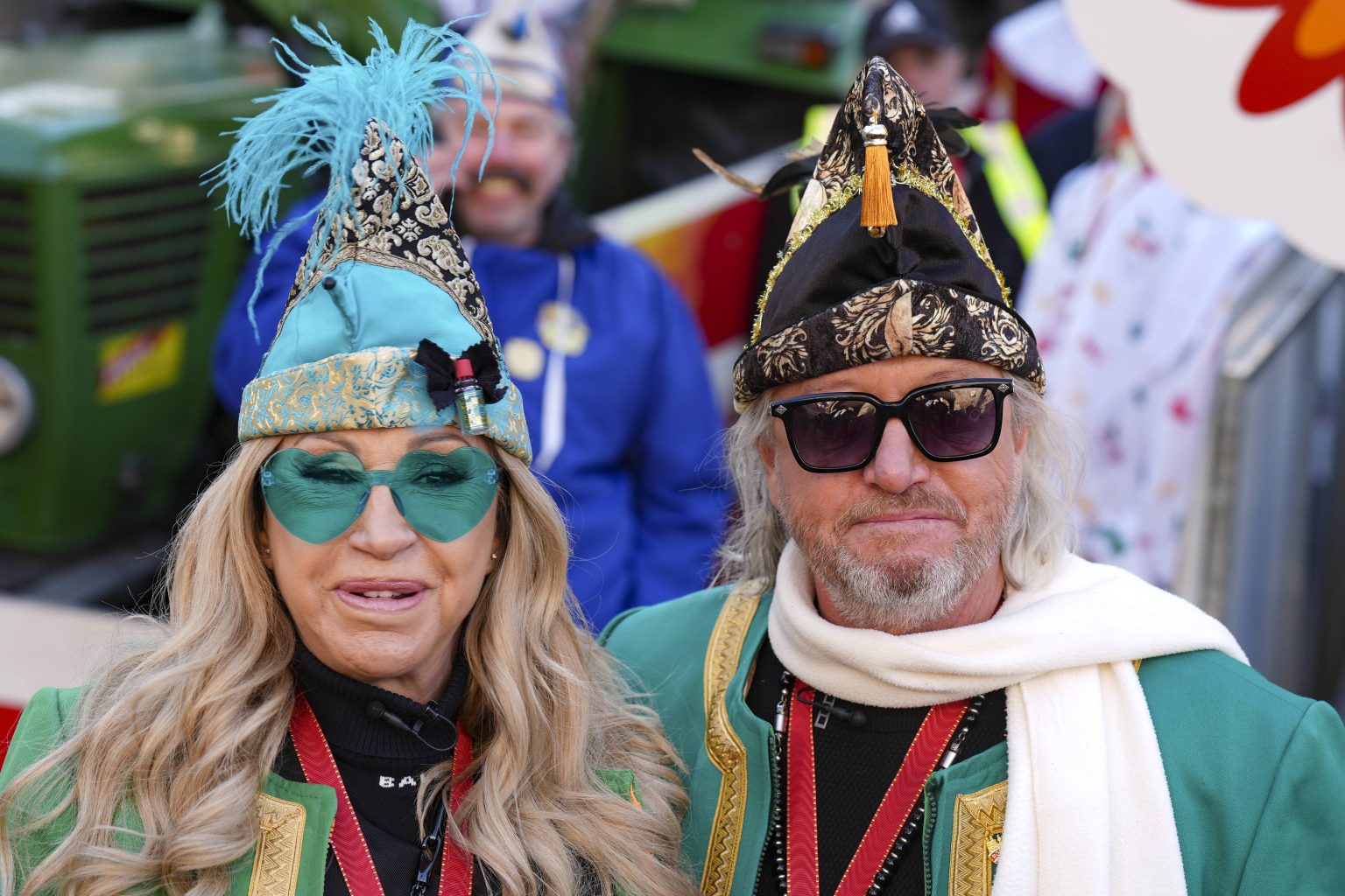 Karneval in Köln: Die Geissens auf dem Festwagen in schusssicheren Westen