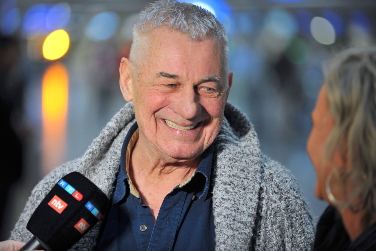 Heimlich, emotional, tränenreich: Heinz Hoenig erlebt rührende Überraschung