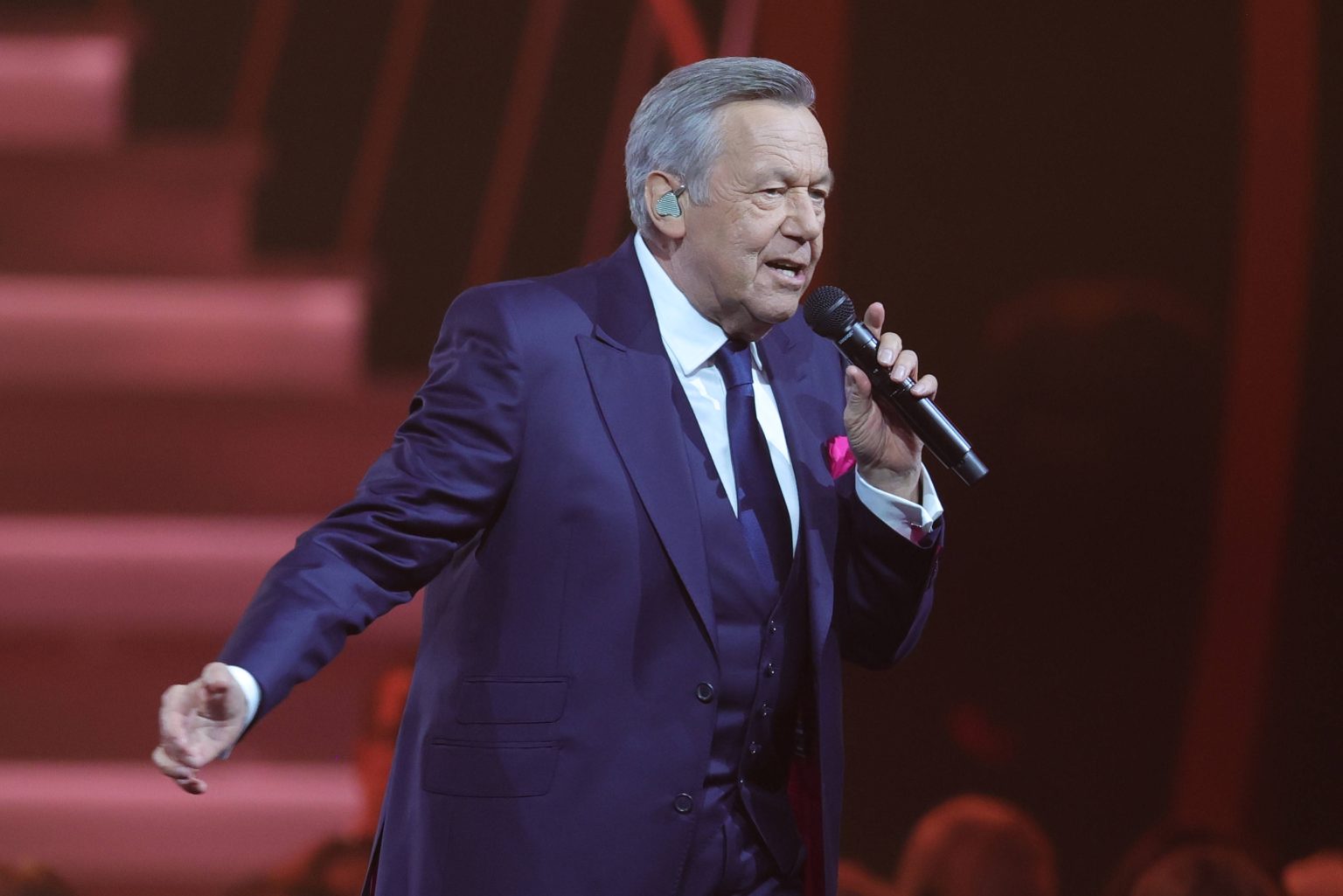 Roland Kaiser startet fulminant: Neue Mega-Bühne begeistert Fans