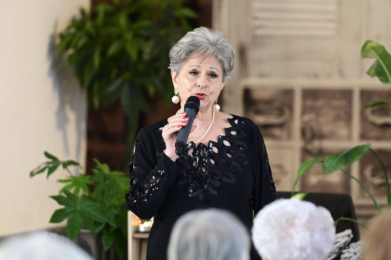 Schlager-Ikone Dagmar Frederic offenbart ihre Rente – und muss weiter auf der Bühne stehen