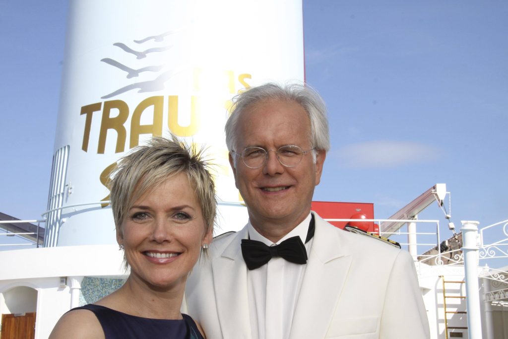 nka Bause und Harald Schmidt beim Pressetermin 30 Jahre ZDF Traumschiff am 20. August 2011 in Hamburg