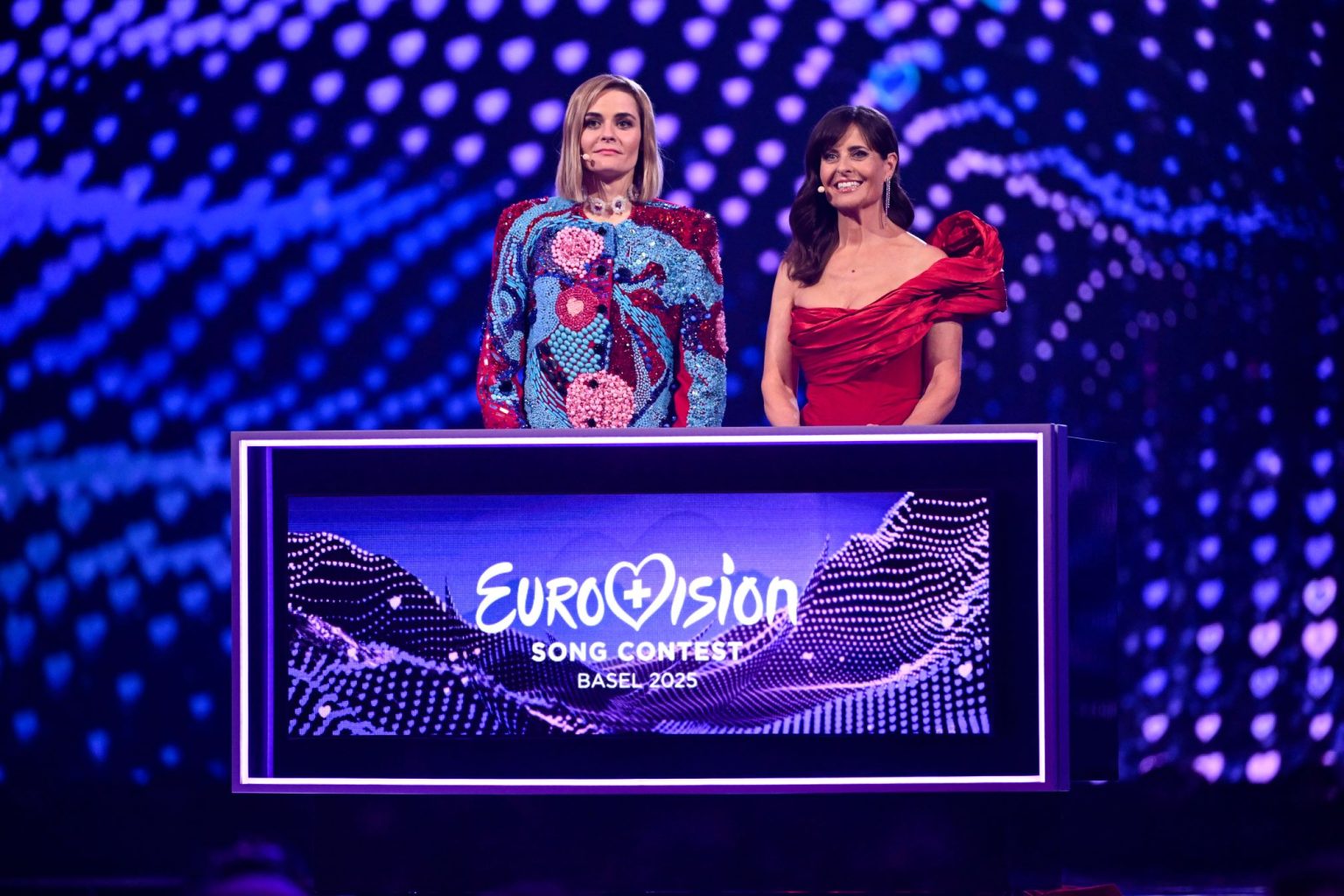 Peinliche Bühnen-Panne: Hazel Brugger moderiert ESC unten ohne