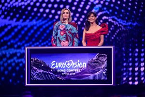 Peinliche Bühnen-Panne: Hazel Brugger moderiert ESC unten ohne