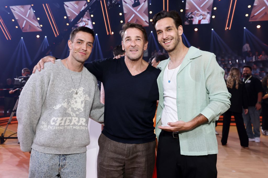 Schauspieler Mark Keller (m) mit seinen Söhnen Aaron Keller (l) und Joshua Keller (r)