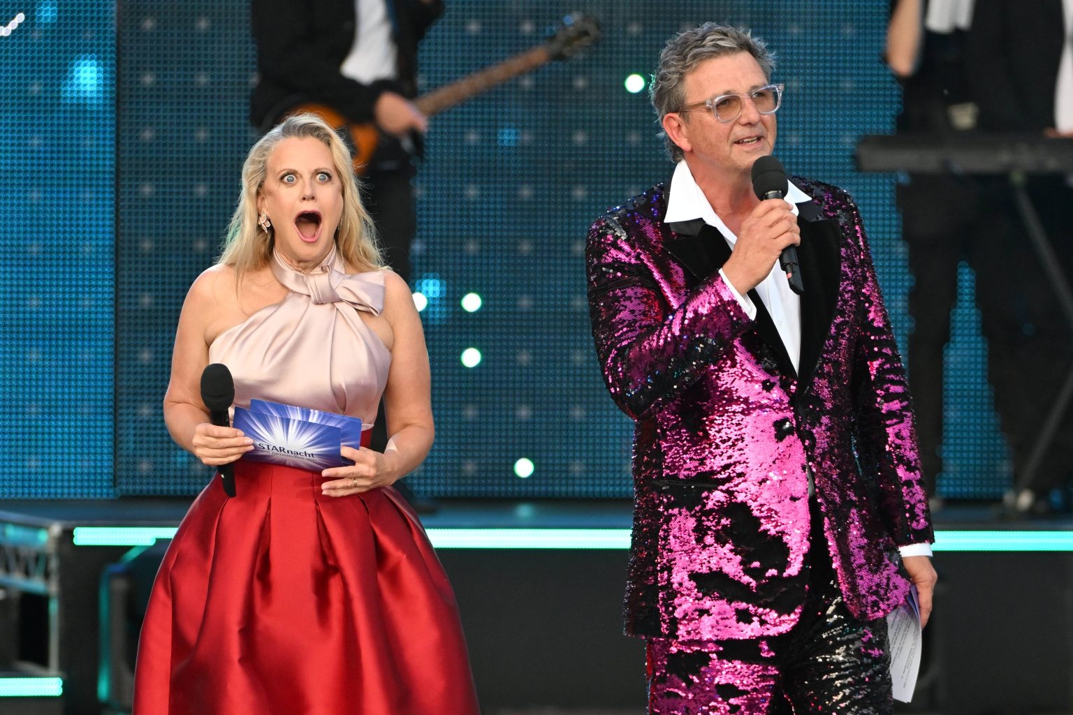 Peinliche Panne auf der Bühne! Hans Sigl springt für Barbara Schöneberger ein